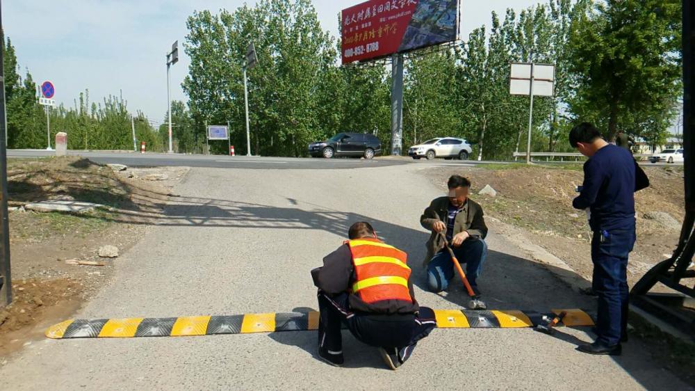 廊坊農(nóng)村道路安全升級 137處停車讓行標(biāo)志及減速帶安裝紀(jì)實(shí)